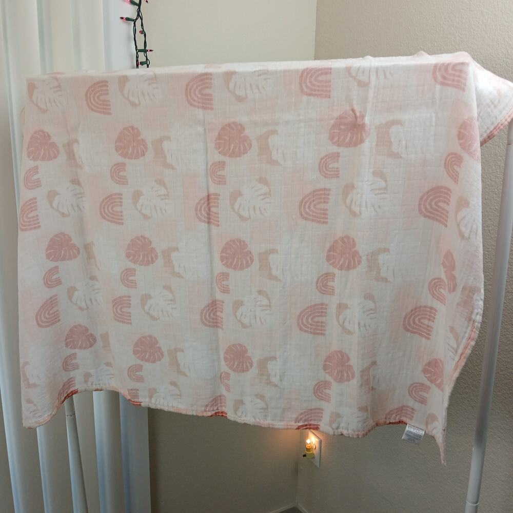 Sweet Sweet Honey Hawaii Bamboo Swaddle Blanket 45" x 43" pink rainbows tropical - Picture 3 of 13
